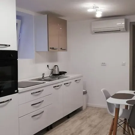 Tomki - Modern, Refurbished 2 Bedroom - 4 Guests * Pjescana Uvala