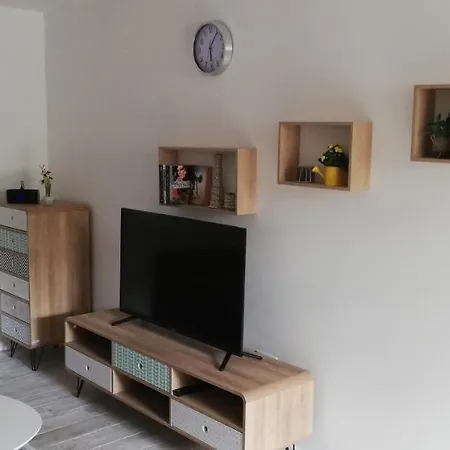 Tomki - Modern, Refurbished 2 Bedroom - 4 Guests Lägenhet *