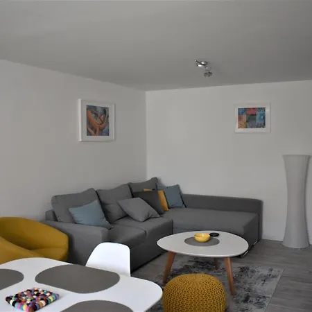 Tomki - Modern, Refurbished 2 Bedroom - 4 Guests * Пьешчана-Увала