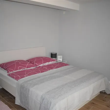 Tomki - Modern, Refurbished 2 Bedroom - 4 Guests * Пьешчана-Увала