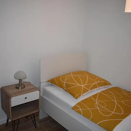 Tomki - Modern, Refurbished 2 Bedroom - 4 Guests Lägenhet *