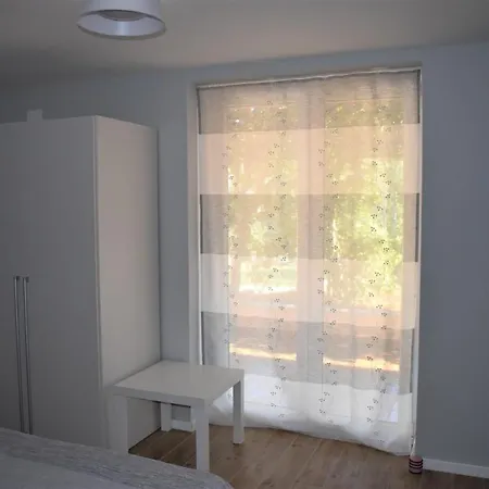 Tomki - Modern, Refurbished 2 Bedroom - 4 Guests Lägenhet