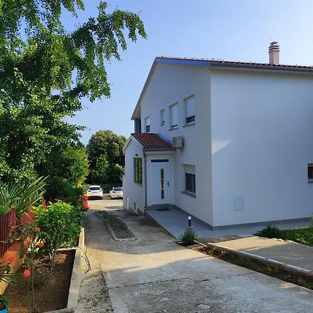 Tomki - Modern, Refurbished 2 Bedroom - 4 Guests Lägenhet *