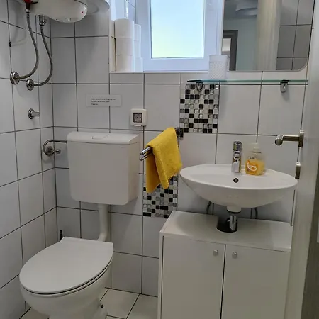 Tomki - Modern, Refurbished 2 Bedroom - 4 Guests Lägenhet Pjescana Uvala