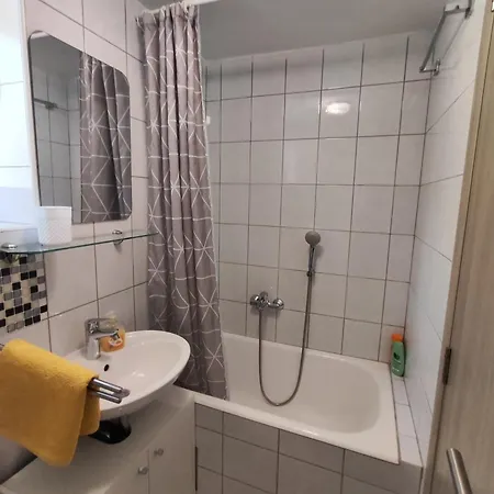 Tomki - Modern, Refurbished 2 Bedroom - 4 Guests Пьешчана-Увала