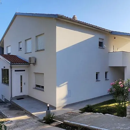Tomki - Modern, Refurbished 2 Bedroom - 4 Guests Lägenhet