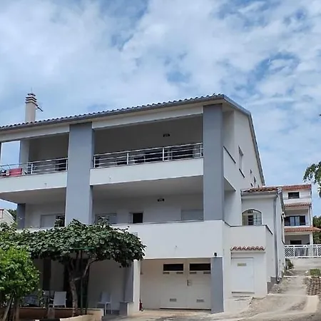 Tomki - Modern, Refurbished 2 Bedroom - 4 Guests Апартаменты